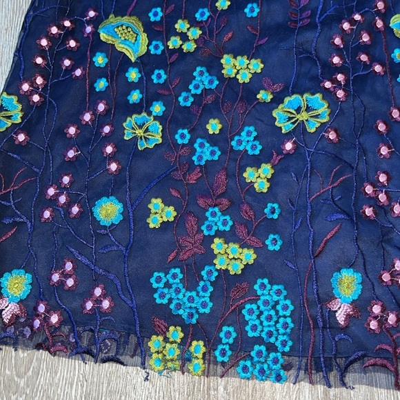 Tahari Floral Embroidered Navy blue Dress size 8 wedding shower guest - Picture 4 of 8